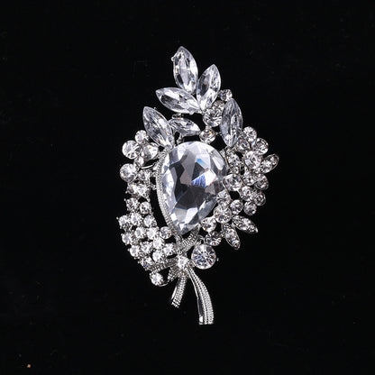 Creative Alloy Cat Brooch Crystal Glass Pin Fashion Accessory
