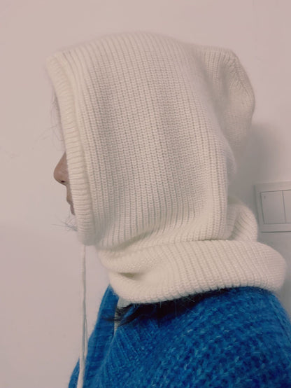 Trendy Knit Beanie with Neck Warmer – Fall/Winter Fashion