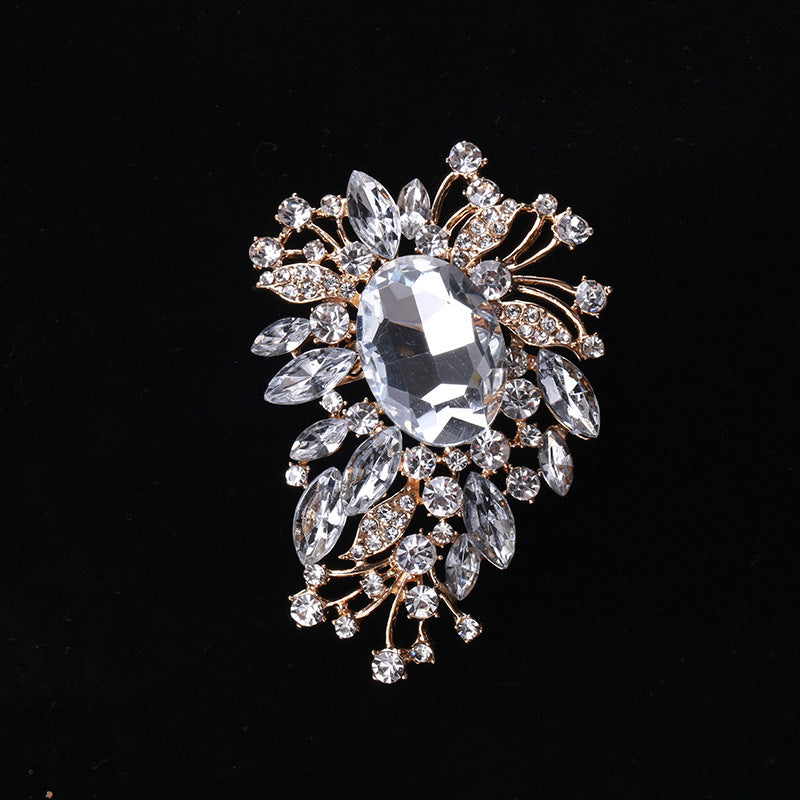 Creative Alloy Cat Brooch Crystal Glass Pin Fashion Accessory
