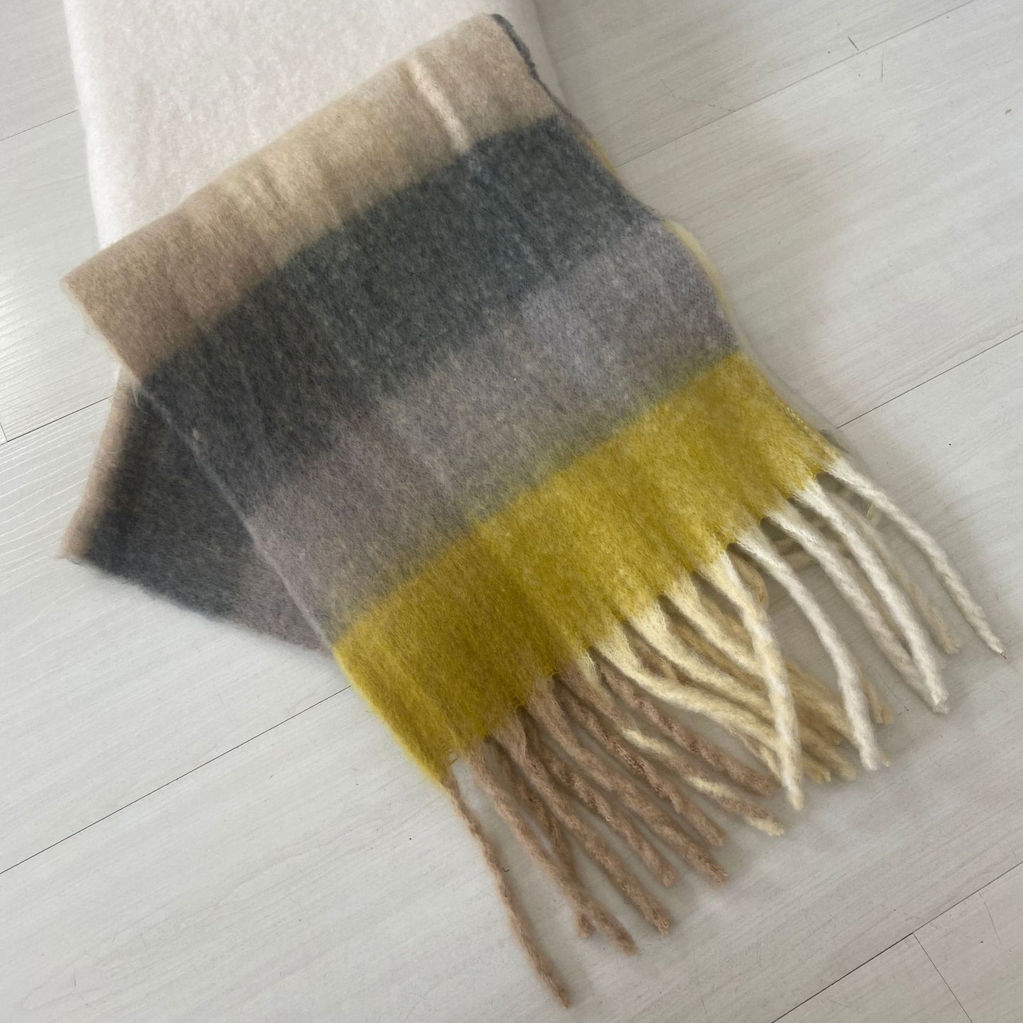 Trendy Plaid Scarf Plush Warm Women’s Shawl