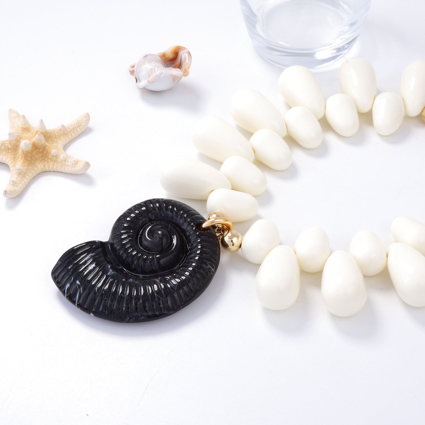 Necklace Beaded Seashell Animal Pendant Statement