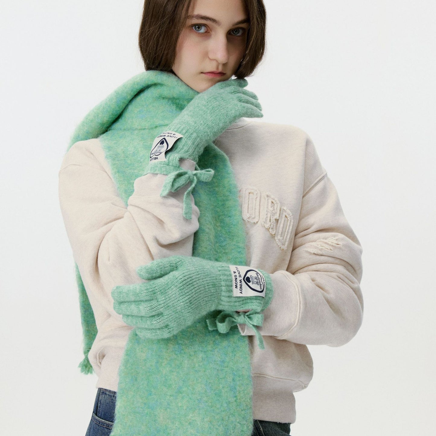 Stylish Knit Gloves with Bow Design and Touchscreen Functionality