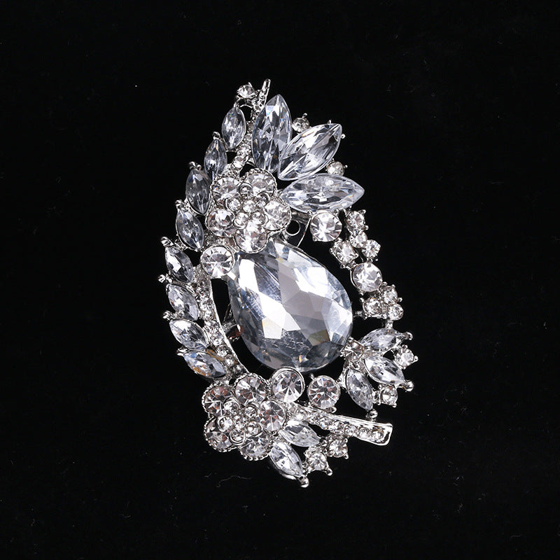 Creative Alloy Cat Brooch Crystal Glass Pin Fashion Accessory