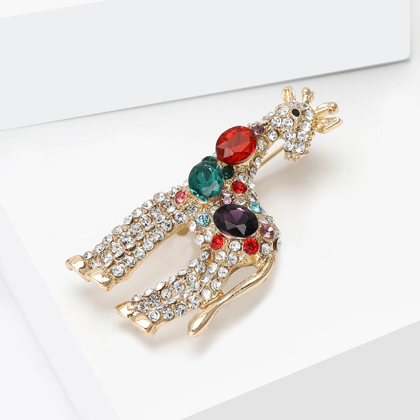 Stylish Giraffe Brooch with Gemstones for Unisex Fashion Accessories