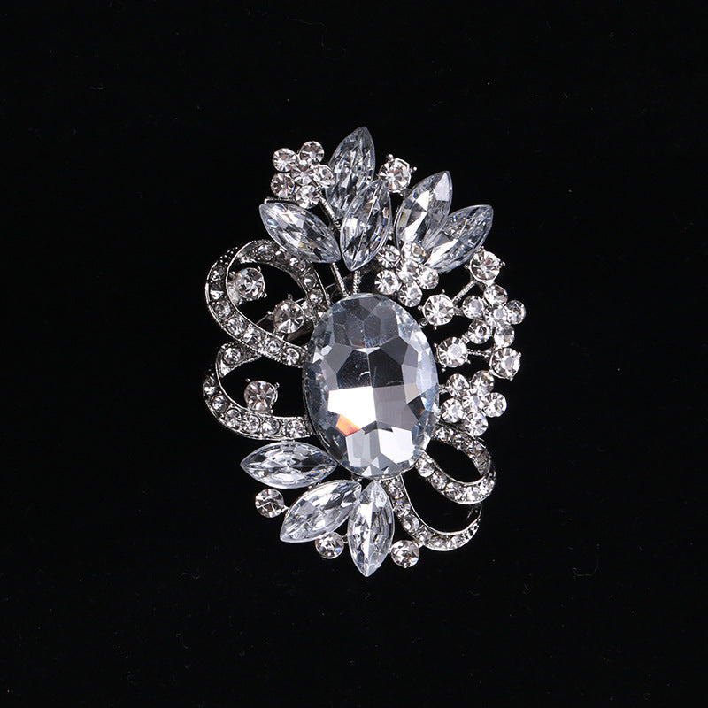Creative Alloy Cat Brooch Crystal Glass Pin Fashion Accessory