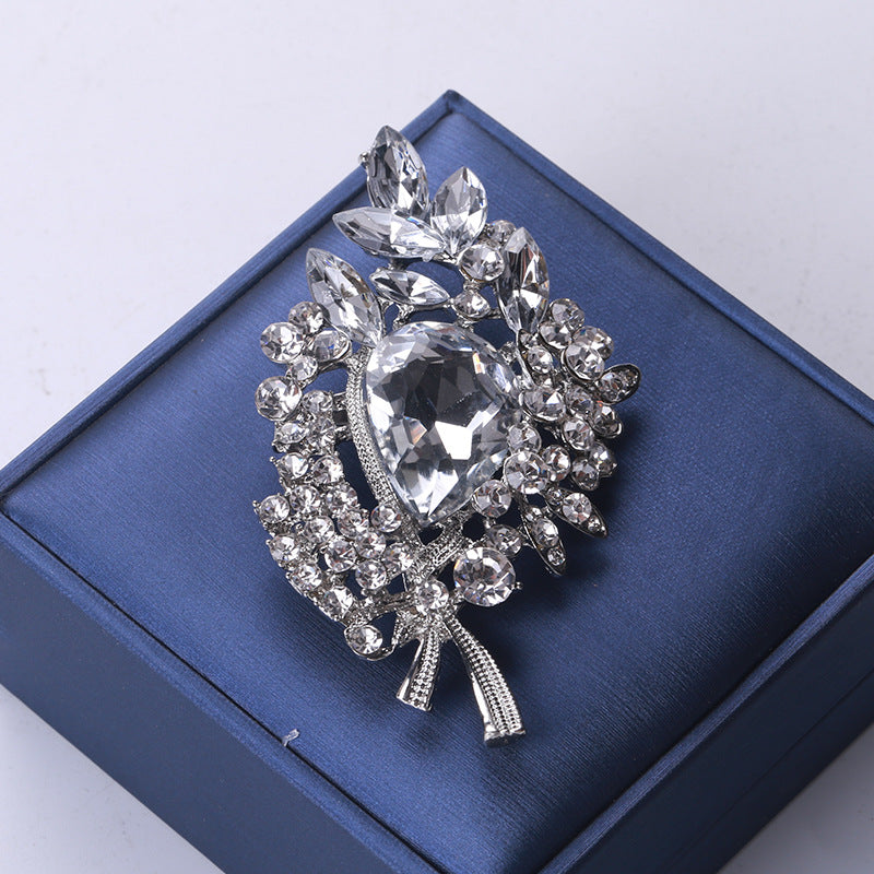 Creative Alloy Cat Brooch Crystal Glass Pin Fashion Accessory