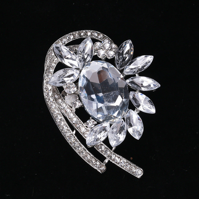 Creative Alloy Cat Brooch Crystal Glass Pin Fashion Accessory