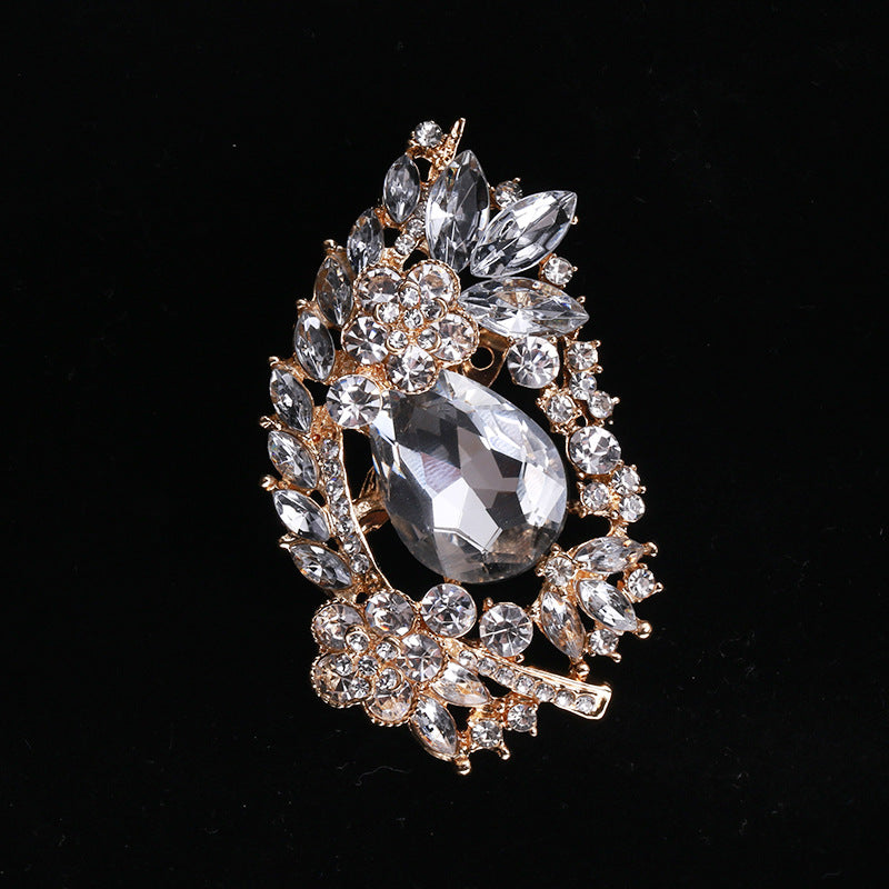 Creative Alloy Cat Brooch Crystal Glass Pin Fashion Accessory
