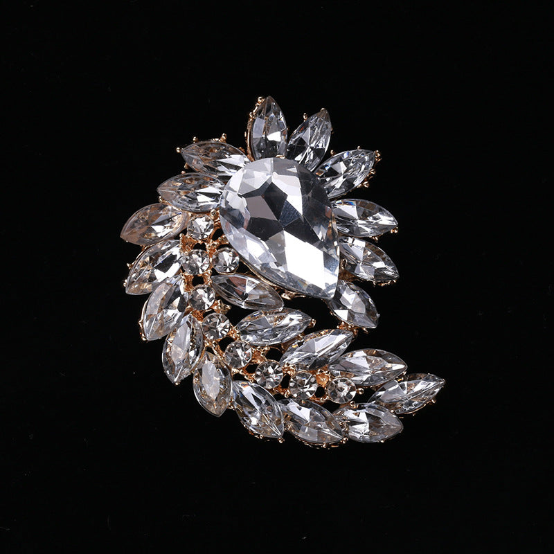 Creative Alloy Cat Brooch Crystal Glass Pin Fashion Accessory