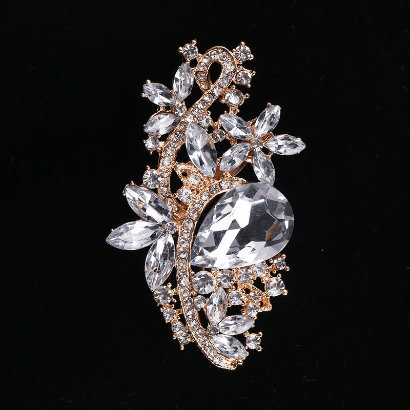 Creative Alloy Cat Brooch Crystal Glass Pin Fashion Accessory