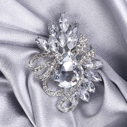 Creative Alloy Cat Brooch Crystal Glass Pin Fashion Accessory