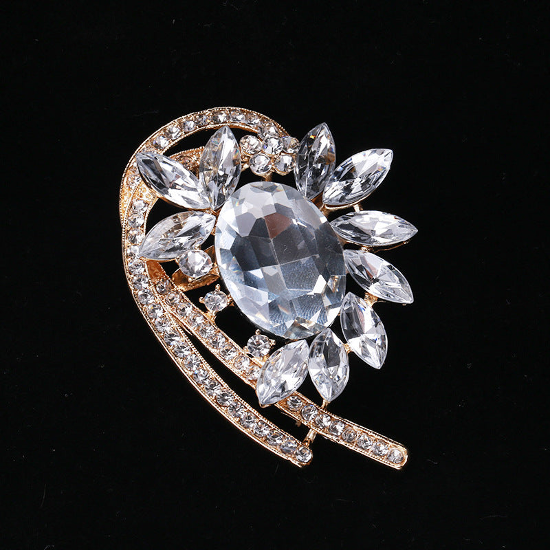Creative Alloy Cat Brooch Crystal Glass Pin Fashion Accessory