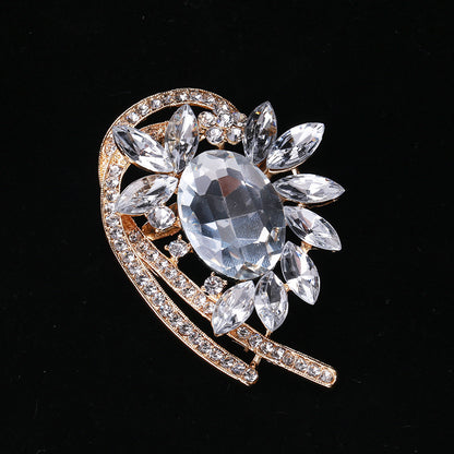 Creative Alloy Cat Brooch Crystal Glass Pin Fashion Accessory