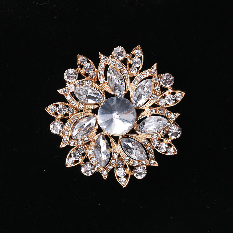 Creative Alloy Cat Brooch Crystal Glass Pin Fashion Accessory