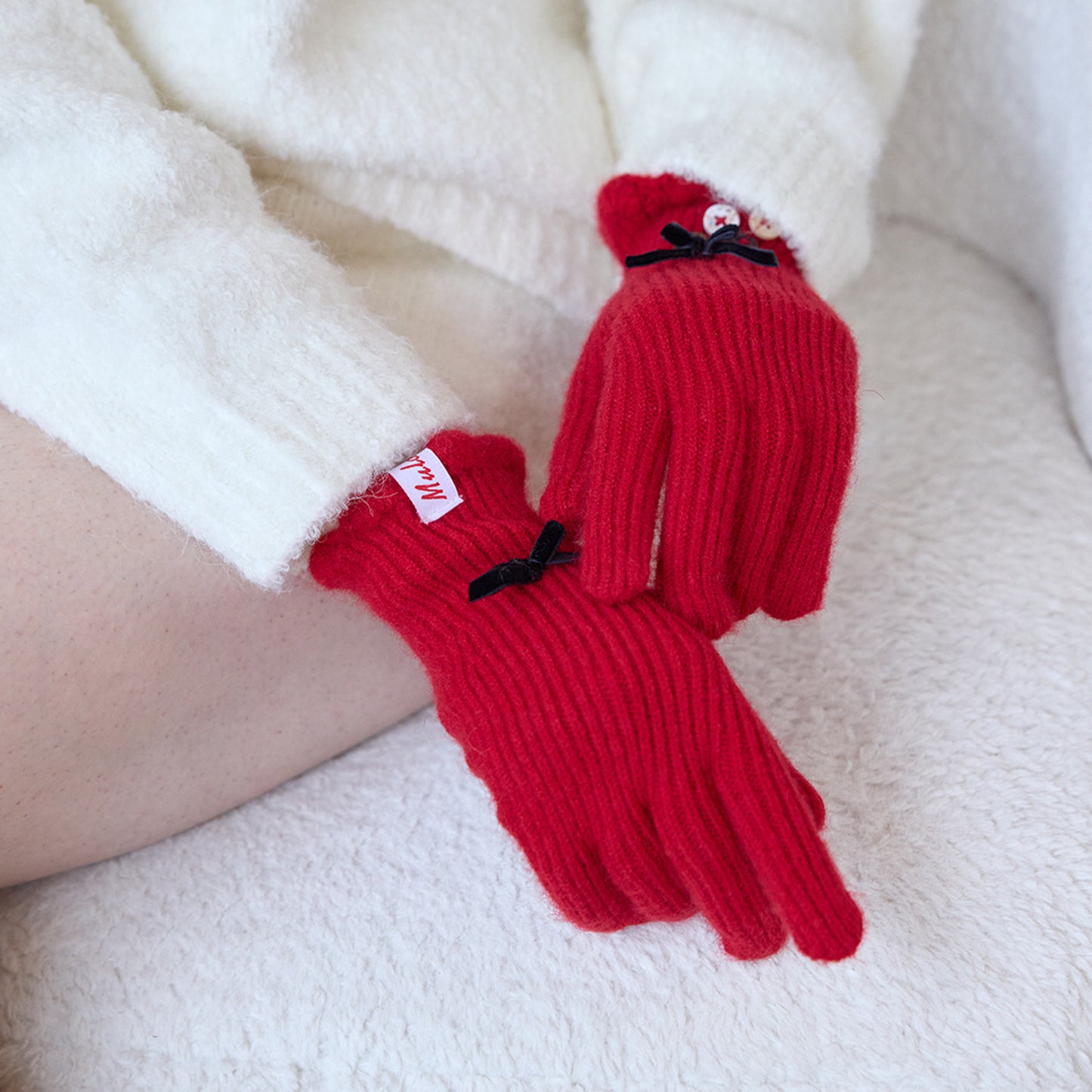 Elegant Touchscreen Knit Gloves with Bow Design