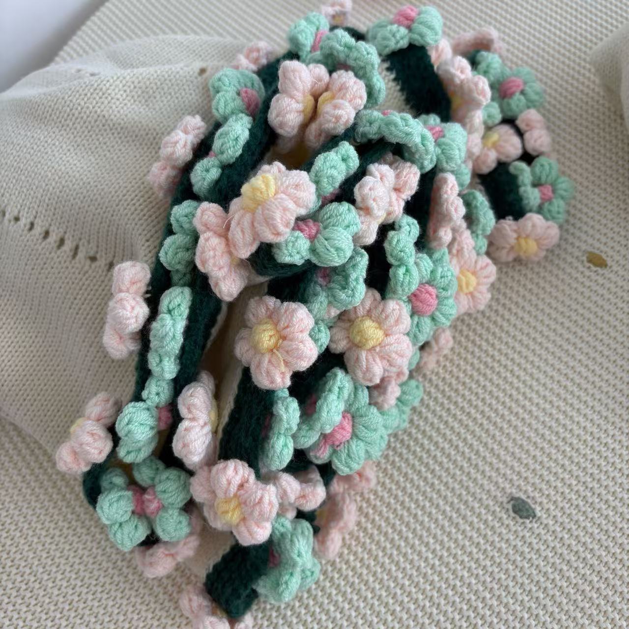 Handcrafted Floral Crochet Blanket - Daisy Pattern Plush Throw