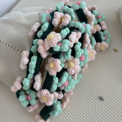 Handcrafted Floral Crochet Blanket - Daisy Pattern Plush Throw
