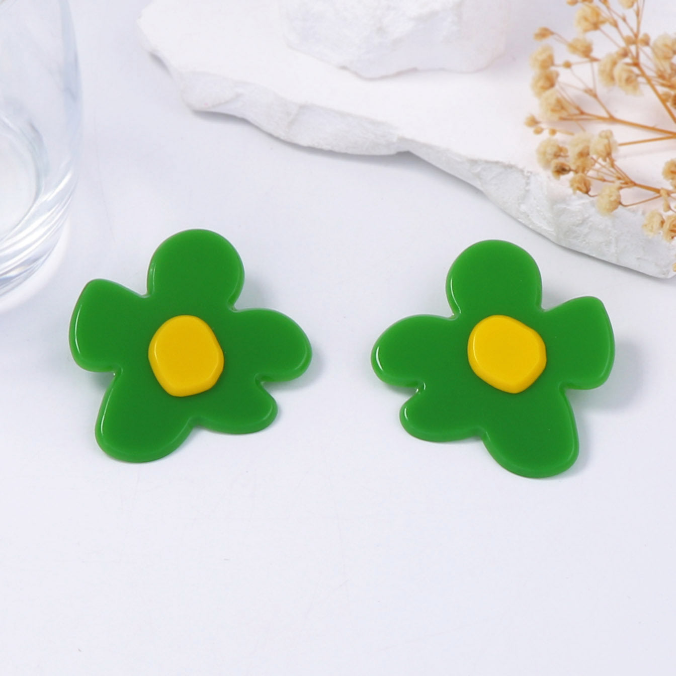 Acrylic Cartoon Flower Stud Earrings Lightweight Commuter