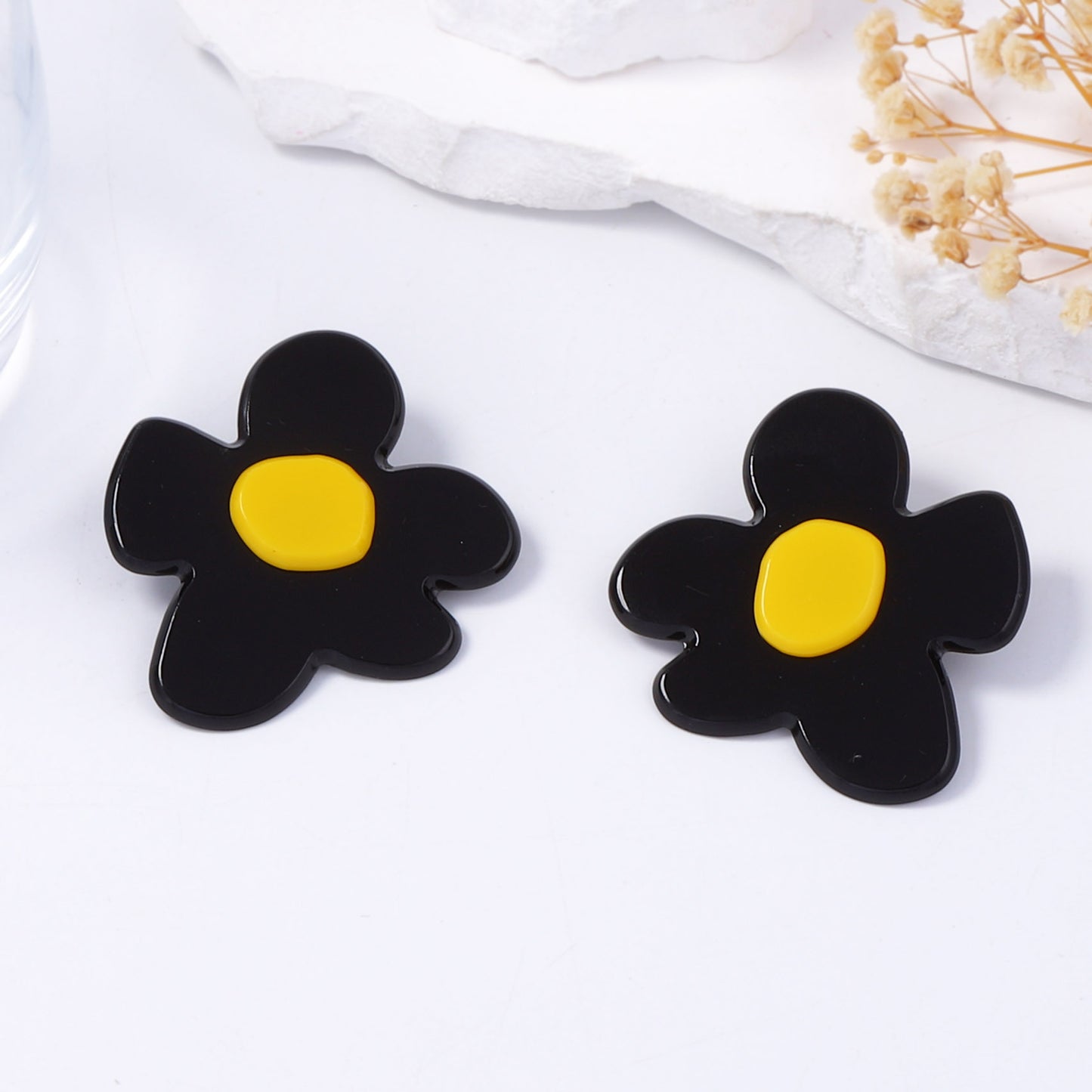 Acrylic Cartoon Flower Stud Earrings Lightweight Commuter